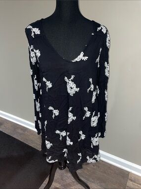 Free people - Black Floral Embroidered Long-Sleeve Women's Dress